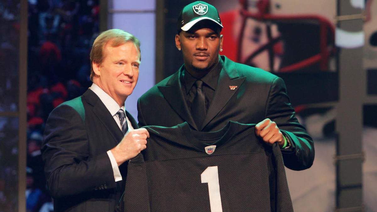 NFL Draft blunders: JaMarcus Russell over Calvin Johnson one of nine biggest misses in recent history thumbnail