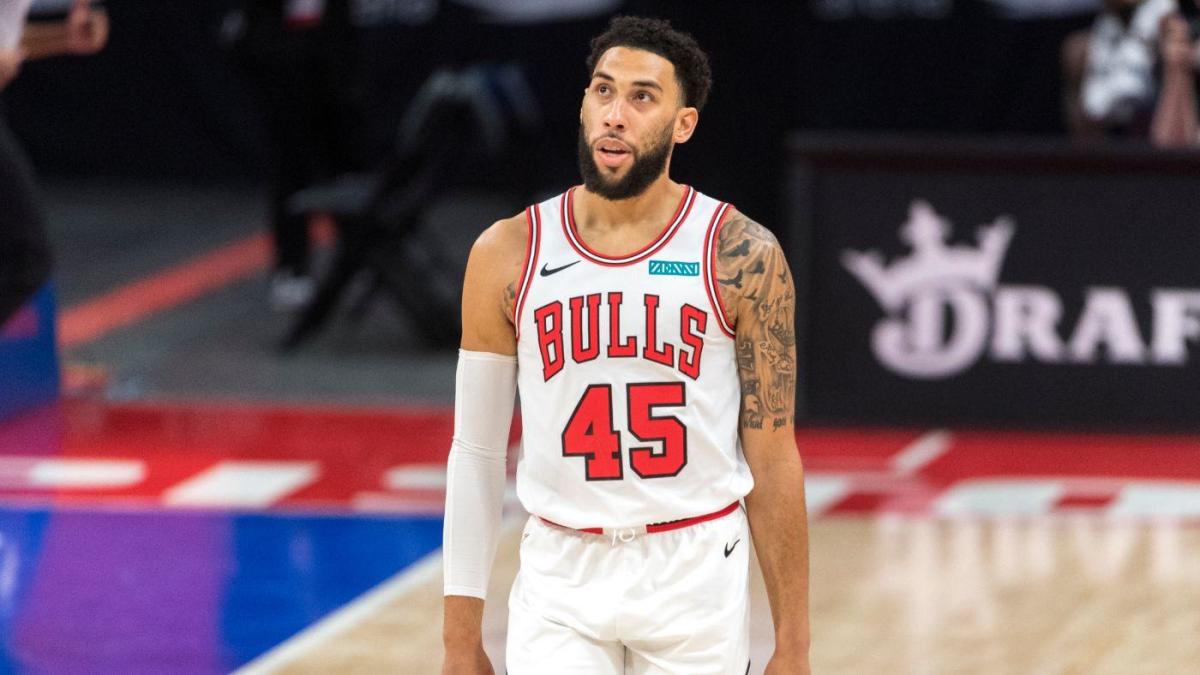 Bulls' Denzel Valentine submits candidate for worst shot of NBA season on crucial late possession vs. Heat - CBSSports.com