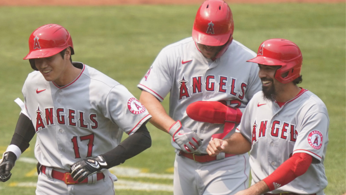 Ohtani rejoins Angels to accept team MVP award on final weekend