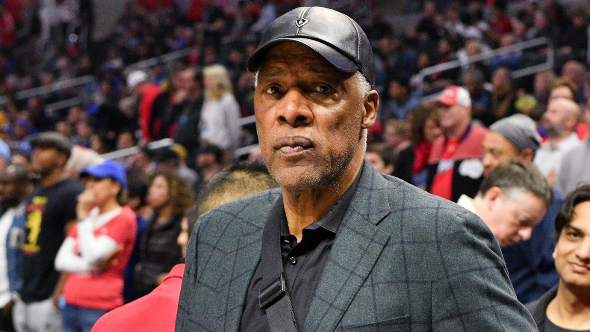 Julius Erving leaves LeBron James off his all-time lineup, relegates ...