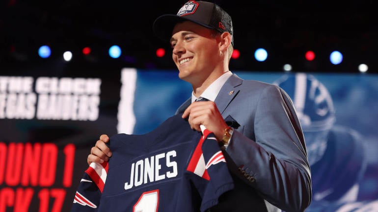 LOOK: Mac Jones shared a shirtless photo of himself next to Tom Brady's ...