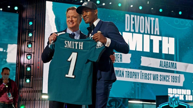 devonta-smith-eagles.jpg