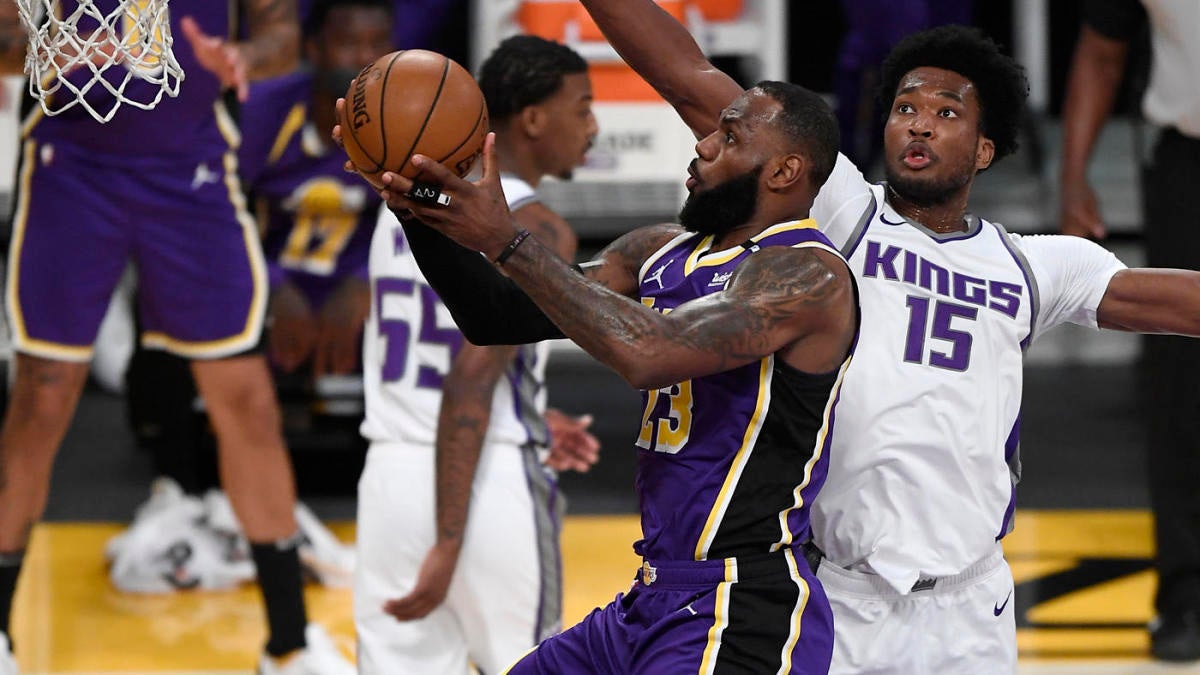 Kings ruin LeBron James' return to Lakers with 10-point fourth-quarter comeback
