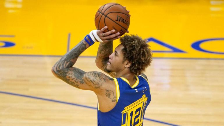 Golden State Warriors Kelly Oubre Jr. will try to play according to a report from Shams Charania