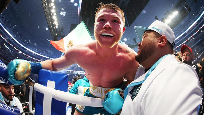 canelo-alvarez-face-smile.jpg