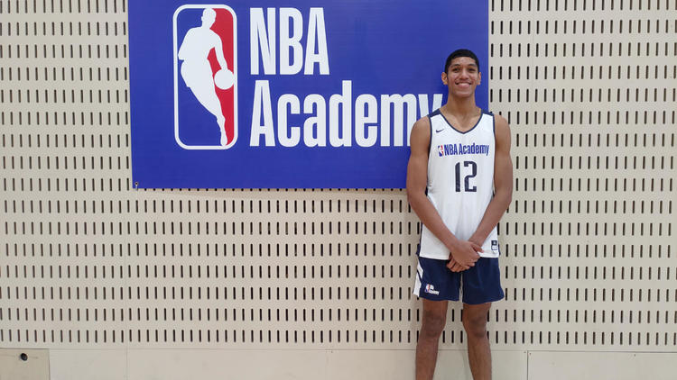 スポーツ選手 NBA Indonesia's best basketball prospect, Derrick Michael Xzavierro