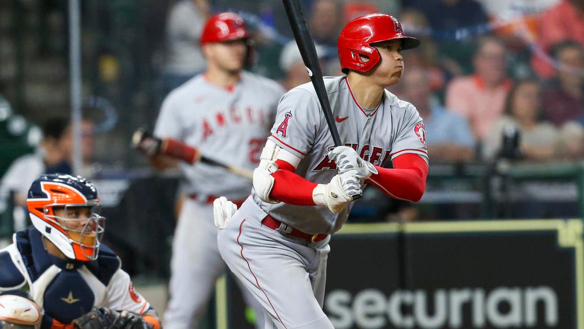 Shohei Ohtani pitches, hits and plays outfield in Angels' loss