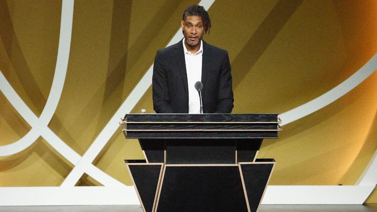 Tim Duncan thanks Gregg Popovich in heartfelt moment during Hall Fame speech - CBSSports.com