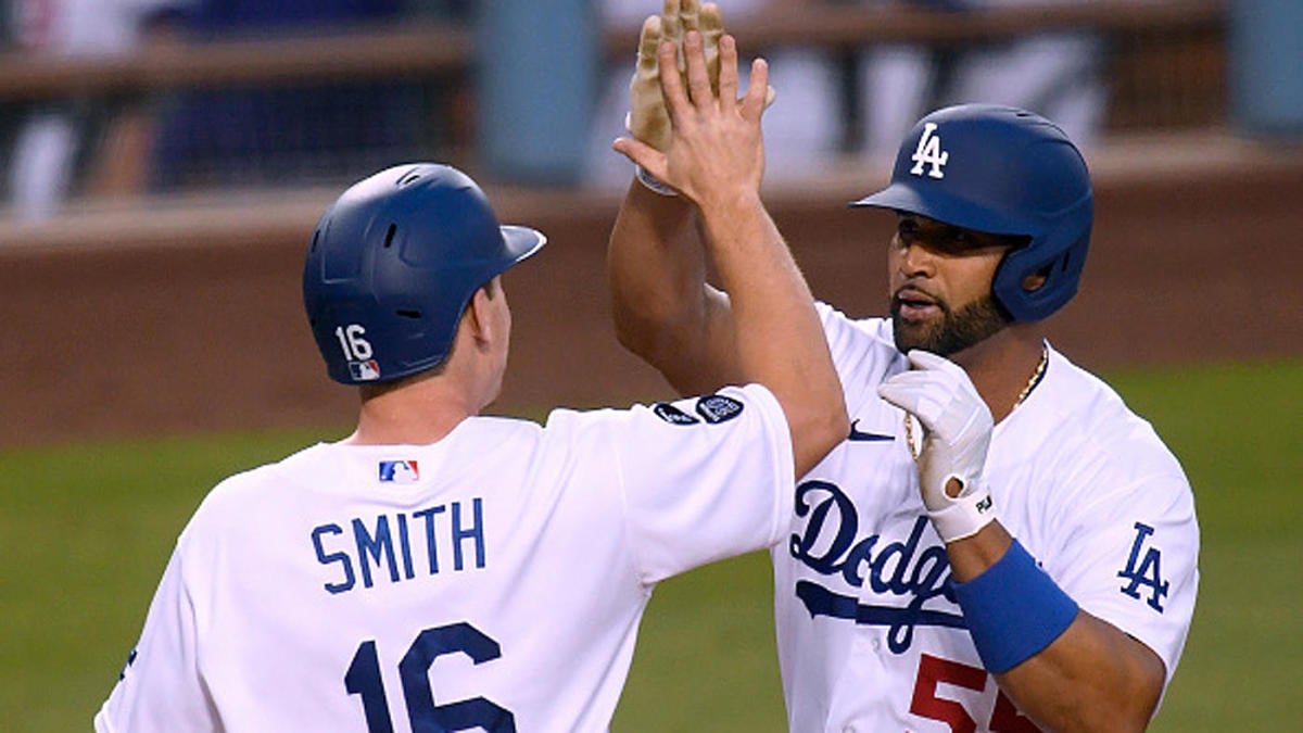 Tío Albert Pujols homers in the 1st to make it 2-0 #Dodgers!