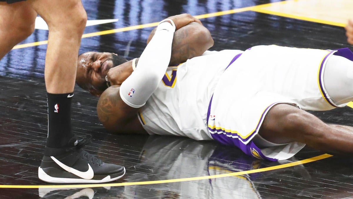 Lakers vs Suns: LeBron James shaken up after hard foul multiple