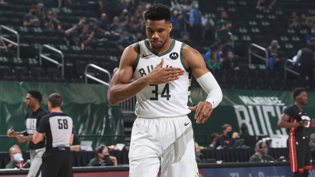 Giannis Antetokounmpo and Damian Lillard debut as teammates, help the  Milwaukee Bucks top the LA Lakers - Sports Illustrated Milwaukee Bucks  News, Analysis and More