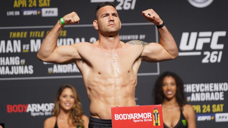 chris-weidman-pose.jpg