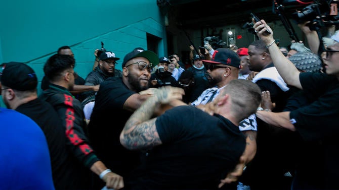 mayweather-team-punch.jpg