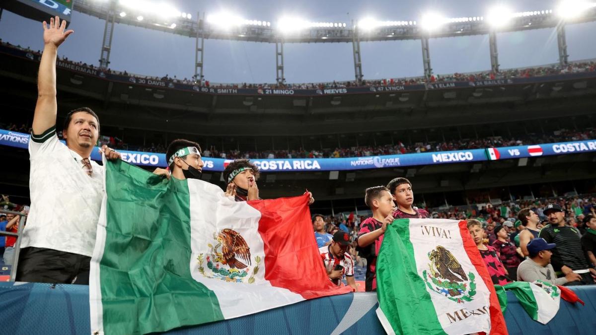 , Mexico vs. Costa Rica: Concacaf Nations League match delayed after derogatory chant; safety ejects followers