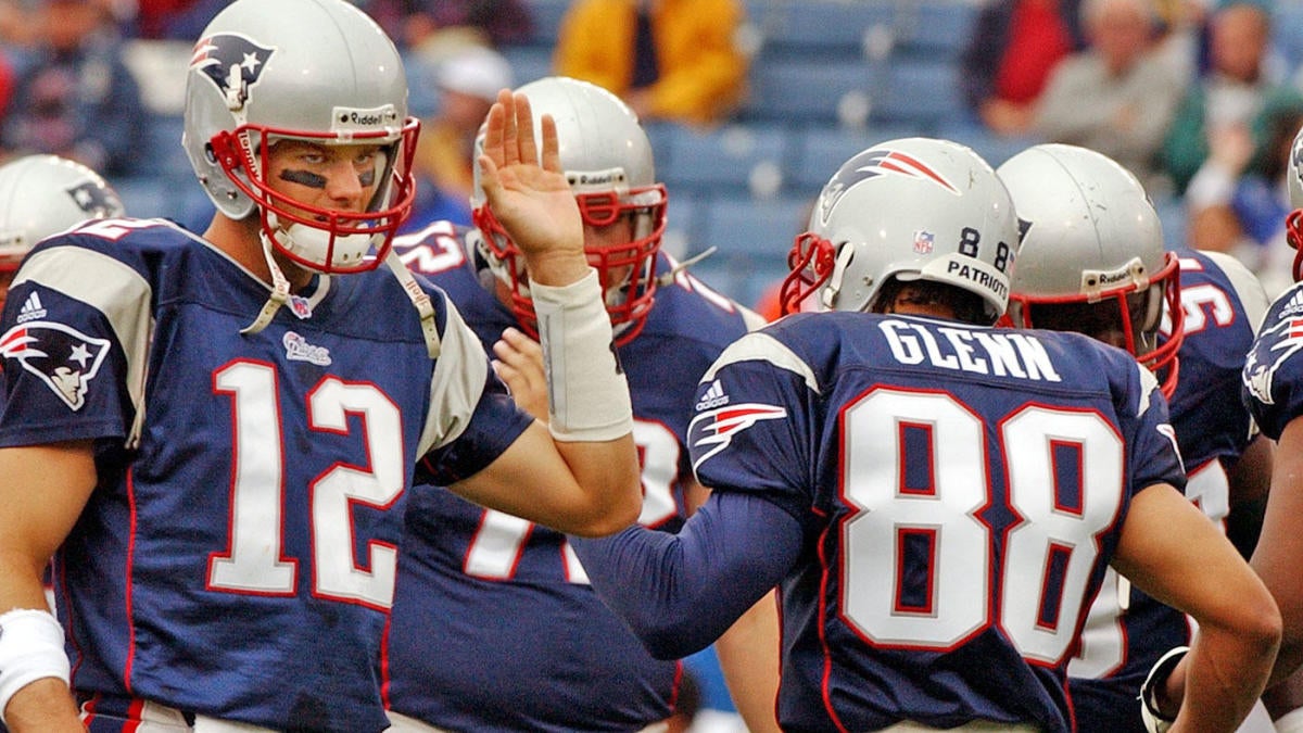 Tom Brady's 700th Career Touchdown Pass Jersey Sells for $1.2 Million in  Benefit Auction