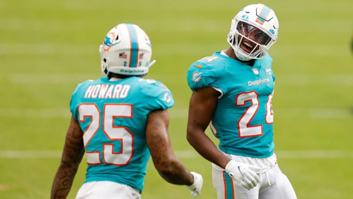 Xavien Howard, Dolphins come to terms on restructured contract