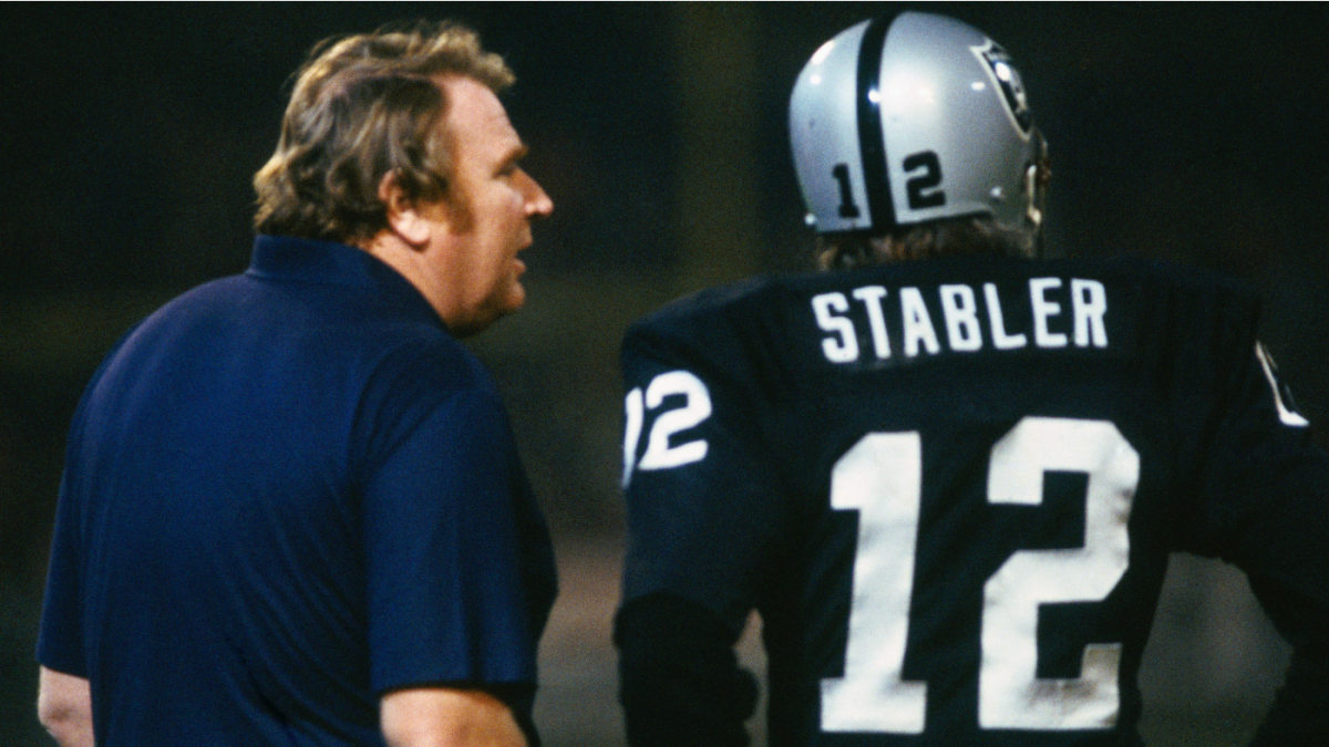 Momen paling membanggakan legenda NFL John Madden sebagai pelatih kepala Raiders datang di pertandingan musim reguler ini