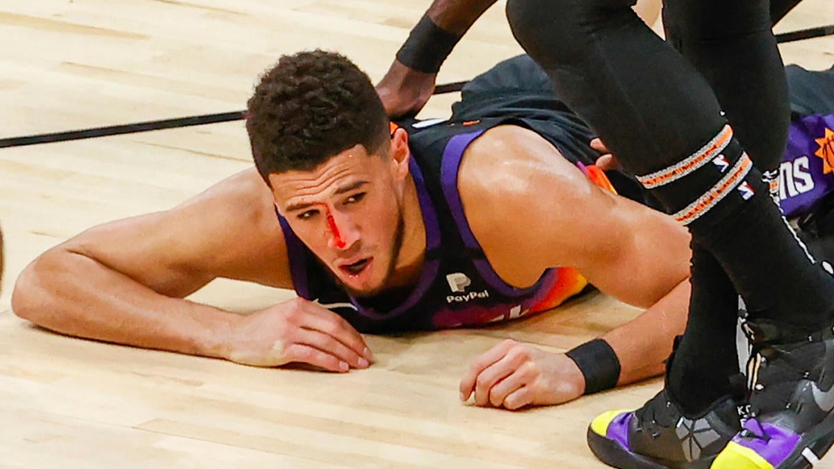 Devin Booker busts open nose, briefly leaves Suns-Clippers Game 2 after collision with Patrick Beverley - CBSSports.com