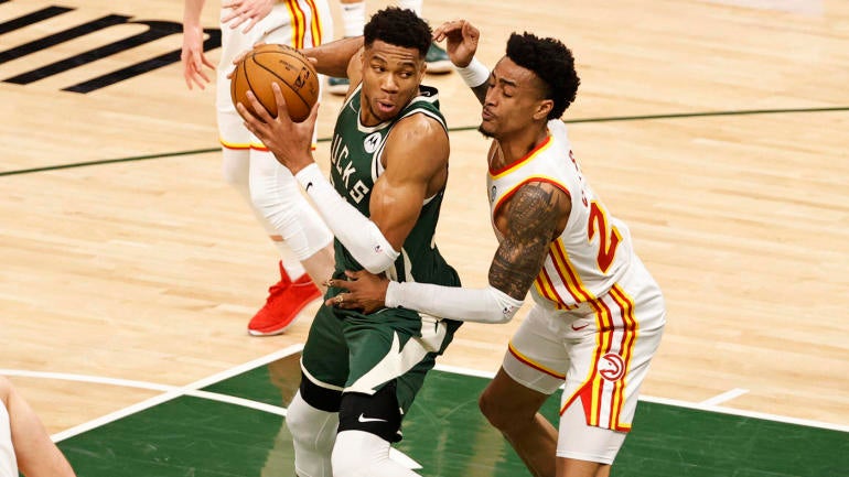 bucks-hawks-2.jpg