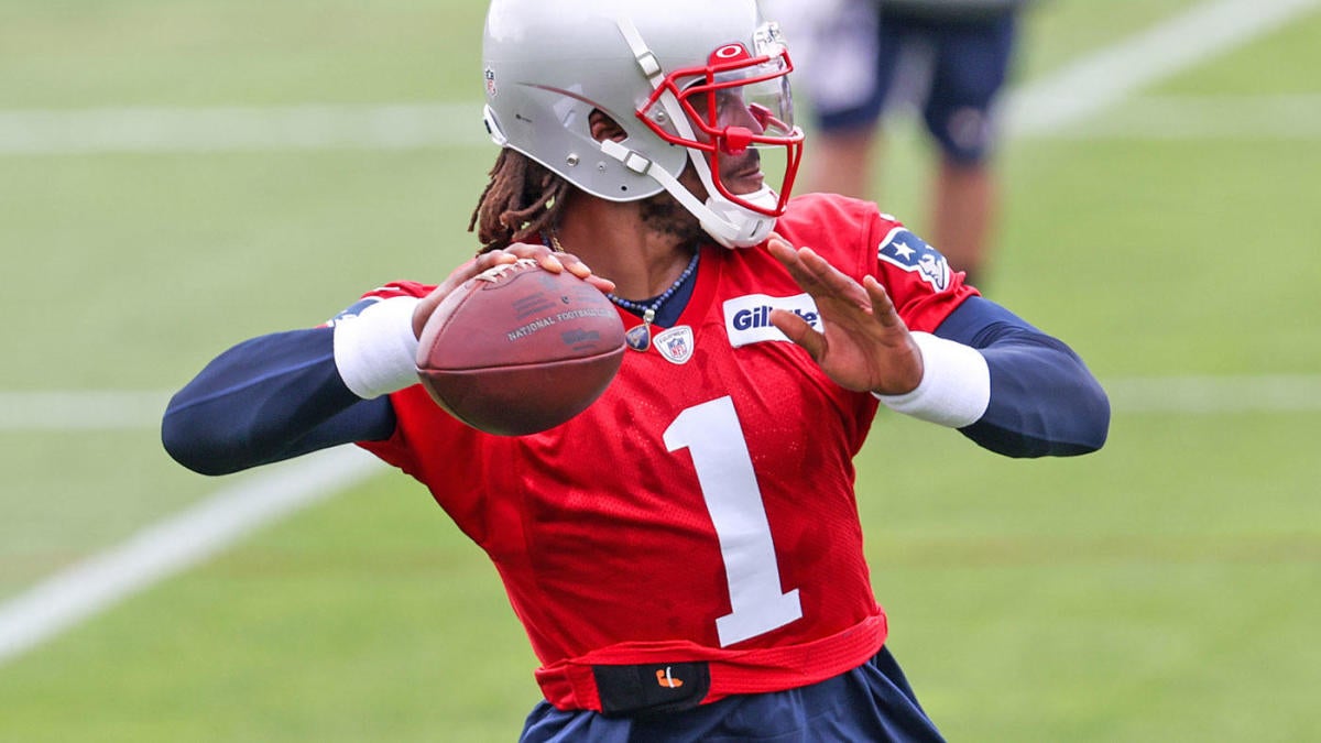 Mac Jones , Tre Nixon and Nelson Agholor putting in the work : r/Patriots