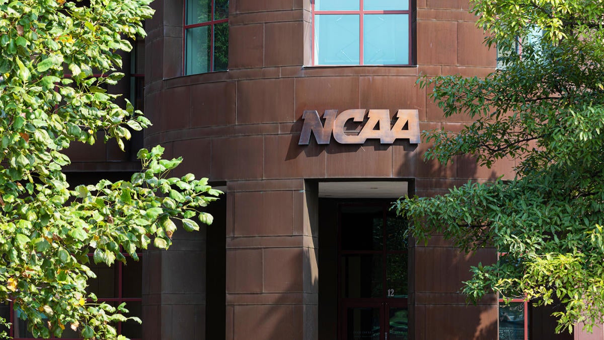 NCAA memperkenalkan rancangan konstitusi modern dengan divisi yang diberikan peningkatan kekuasaan pemerintahan