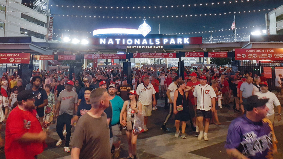 Padres-Nats game suspended after shooting outside DC stadium