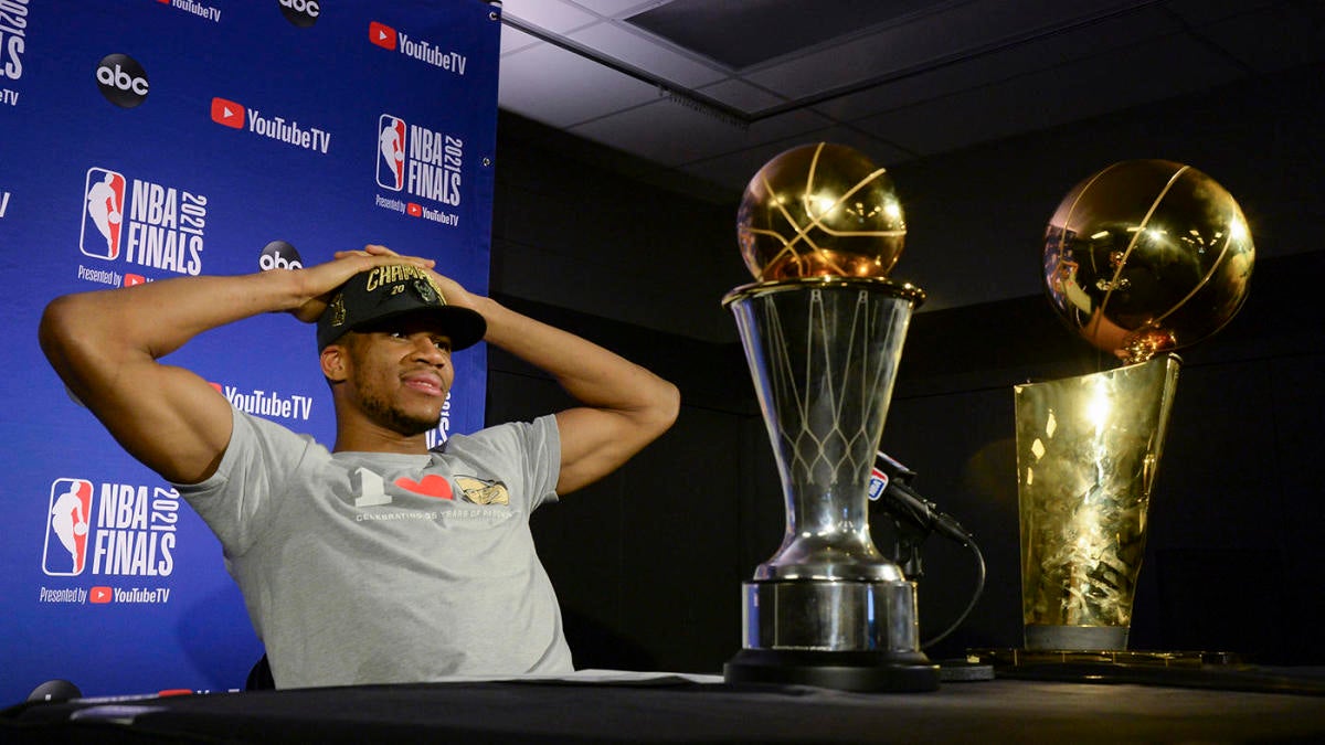 Bucks receive NBA championship rings, which are incredible