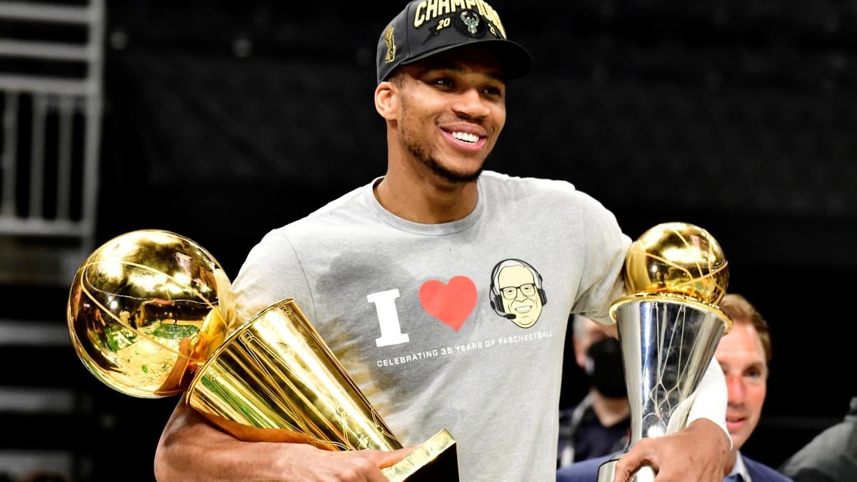 LOOK: Giannis Antetokounmpo orders 'exactly' 50 chicken minis at Chick-fil-A after NBA championship win - CBS Sports