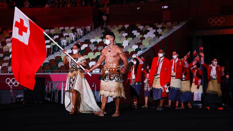 pita-taufatofua-tonga-flag-bearer.jpg