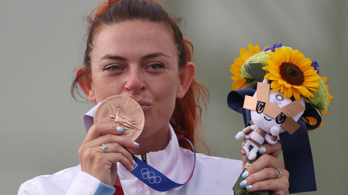 olimpic winner cut medal