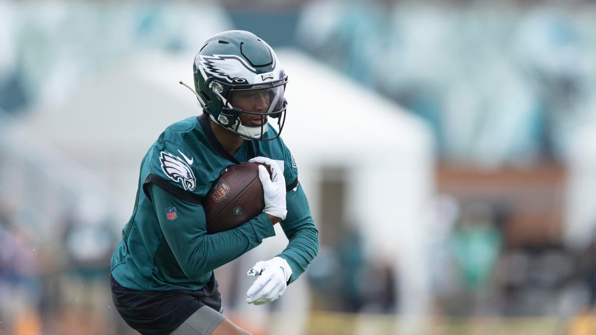 Darius Slay and DeVonta Smith go one-on-one at Eagles training camp