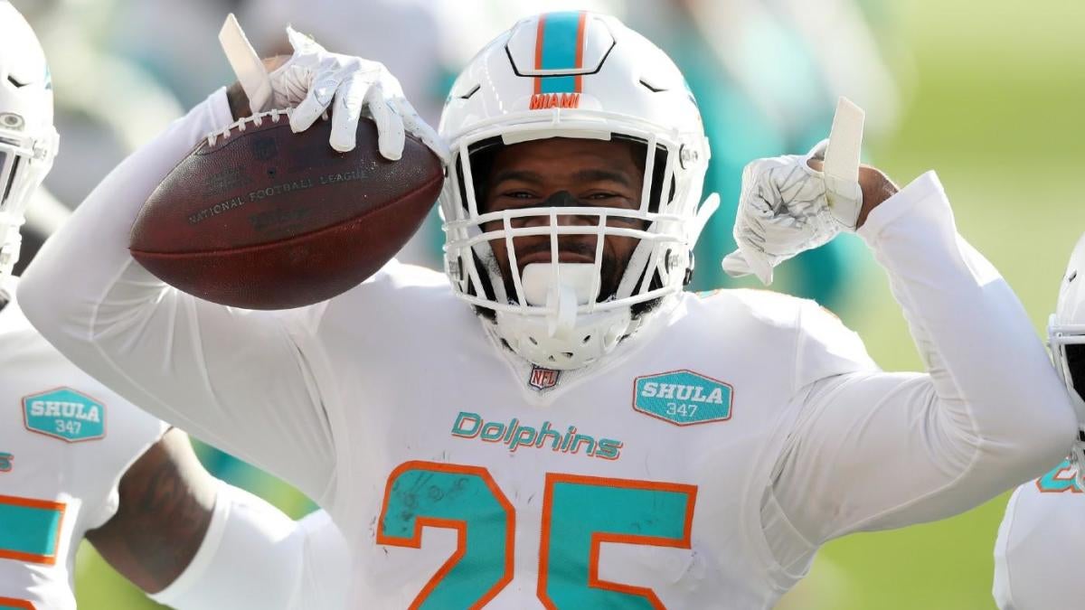 Dolphins cornerback Xavien Howard returns to practice on Saturday