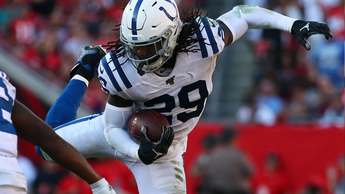 LOOK: Malik Hooker Signs, Works Out in Dallas Cowboys Camp