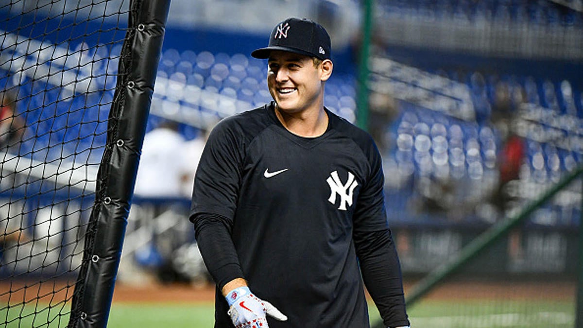 New York Yankees 1B Anthony Rizzo hits first home run at Yankee