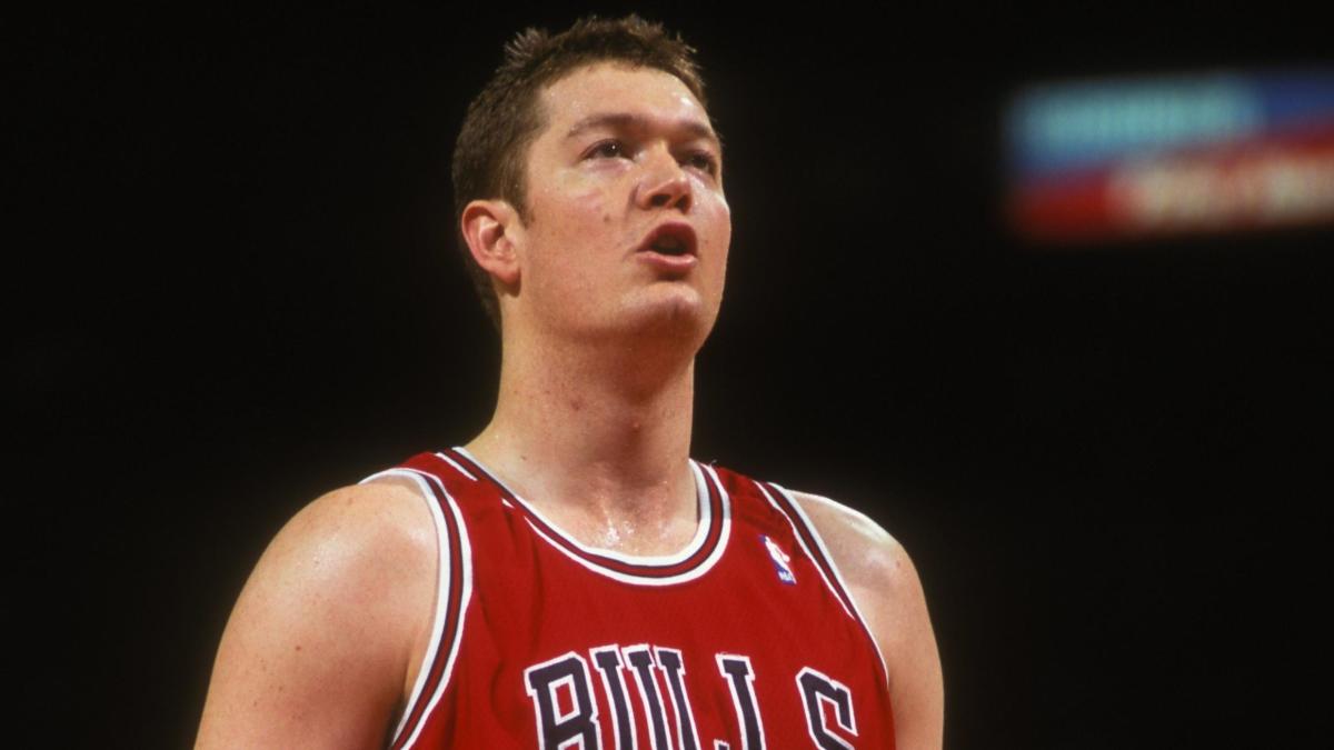 The Last Dance: Luc Longley - The man in the middle during the Chicago  Bulls' 1997/98 season