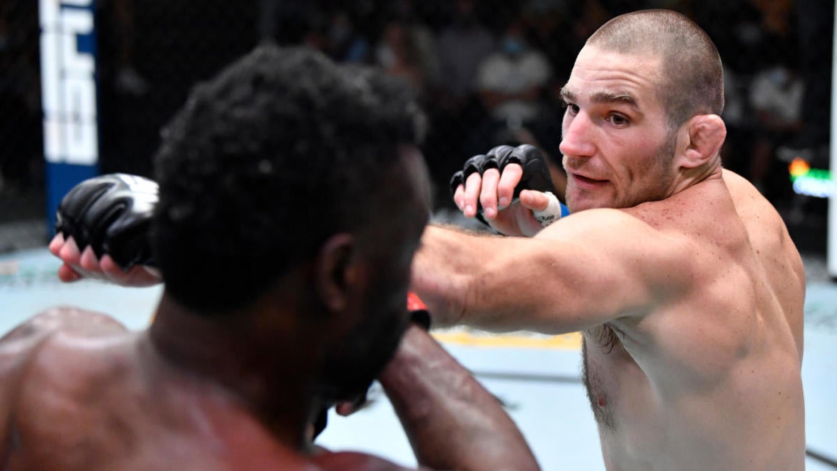 UFC Fight Night: Hermansson vs.  Strickland Odds, Predictions: MMA Insider Shares Surprising Fight Card Picks