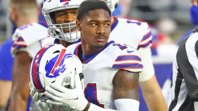 LOOK: Bills' Stefon Diggs levels Chiefs fan who ran onto the field ...