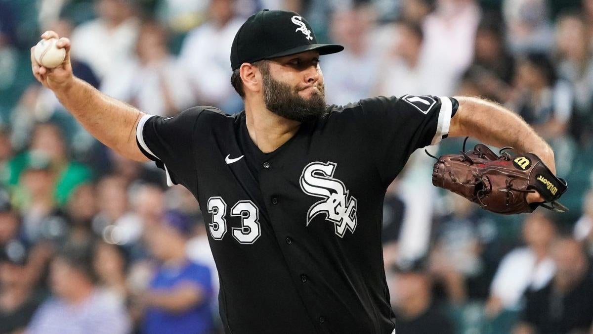 White Sox's Lance Lynn ejected after tossing belt at umpire during ...