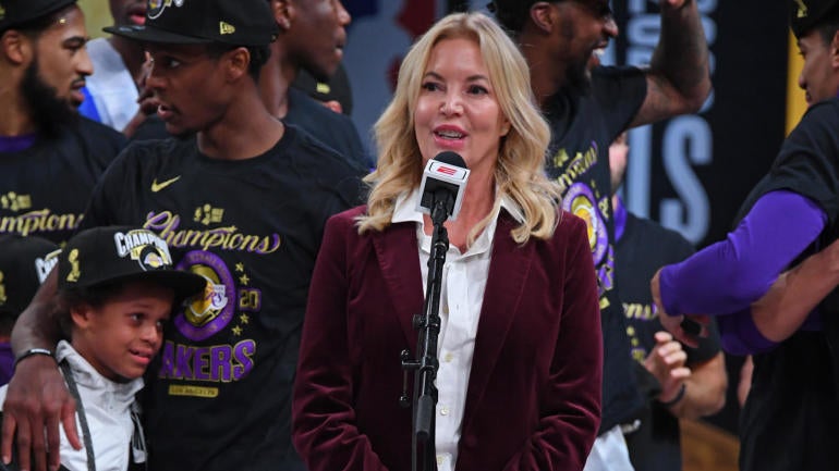 jeanie-buss-lakers.jpg