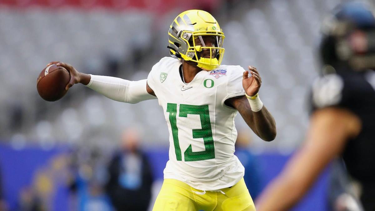 Report: Seahawks bring in former Oregon star QB Anthony Brown for