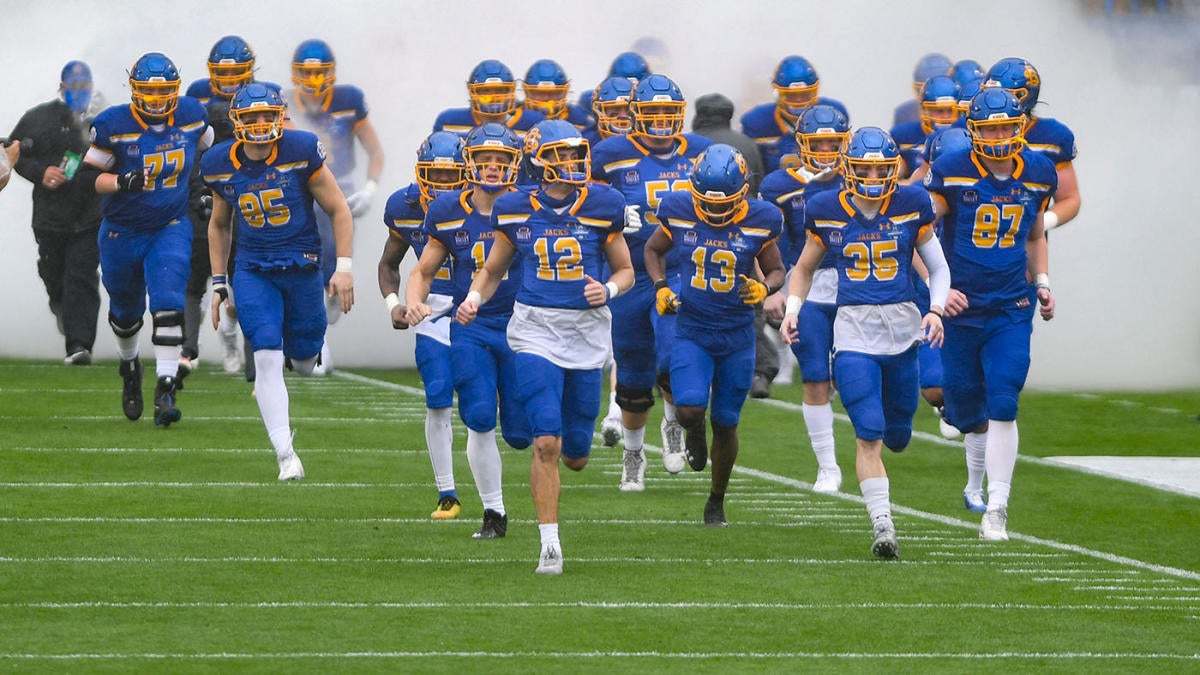 College Football Top 25 Sam Houston State Opens 2021 At No 1 In CBS