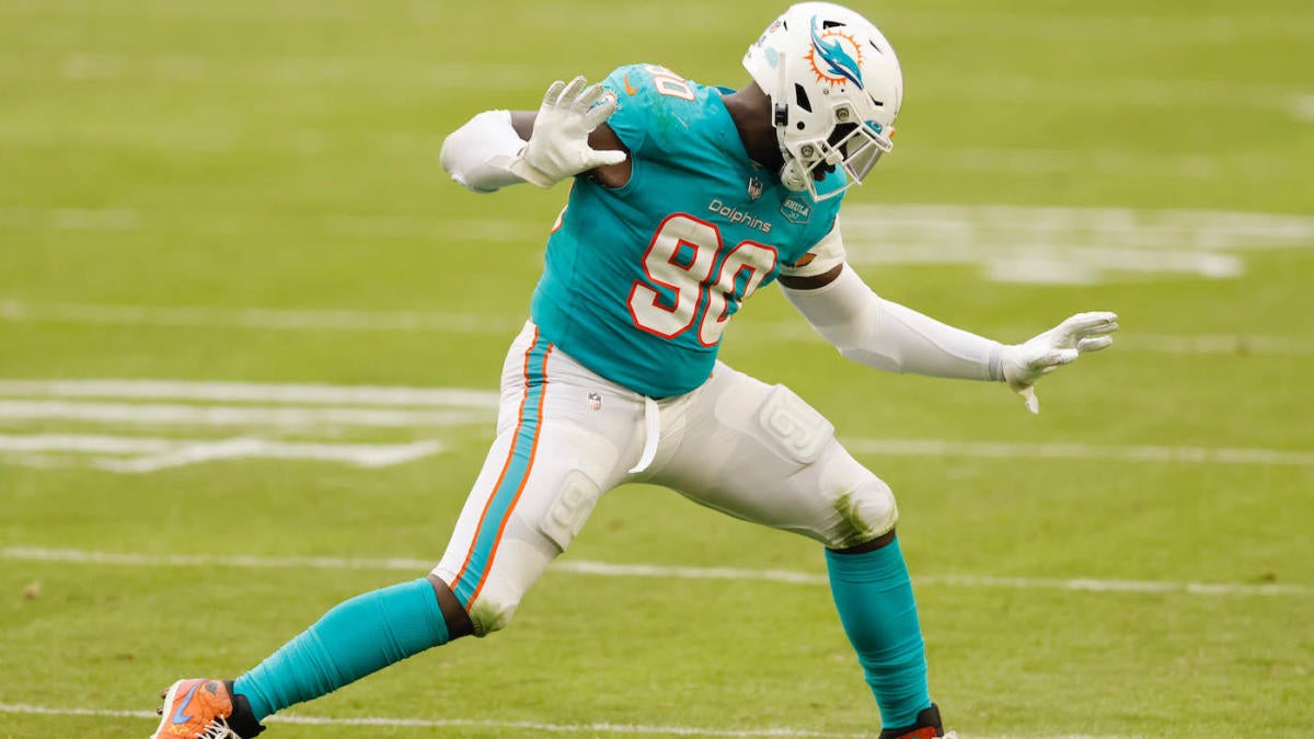 Shaq Lawson, Dolphins defense stop Bengals offense after halftime