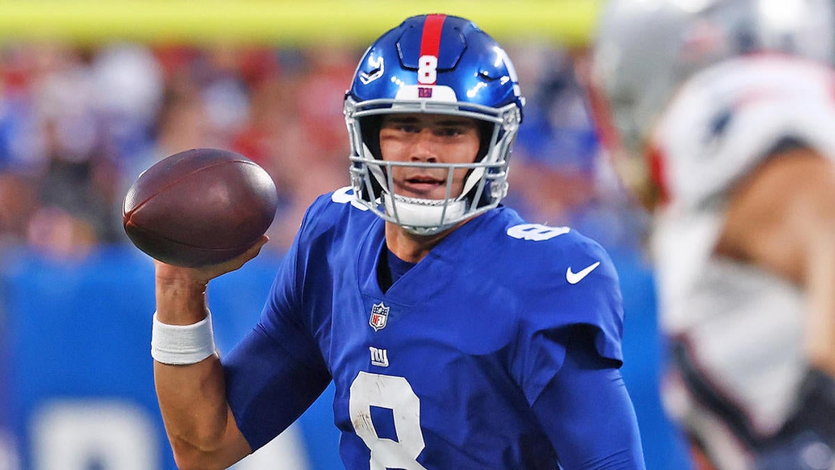 Teammates tip their helmets to Daniel Jones