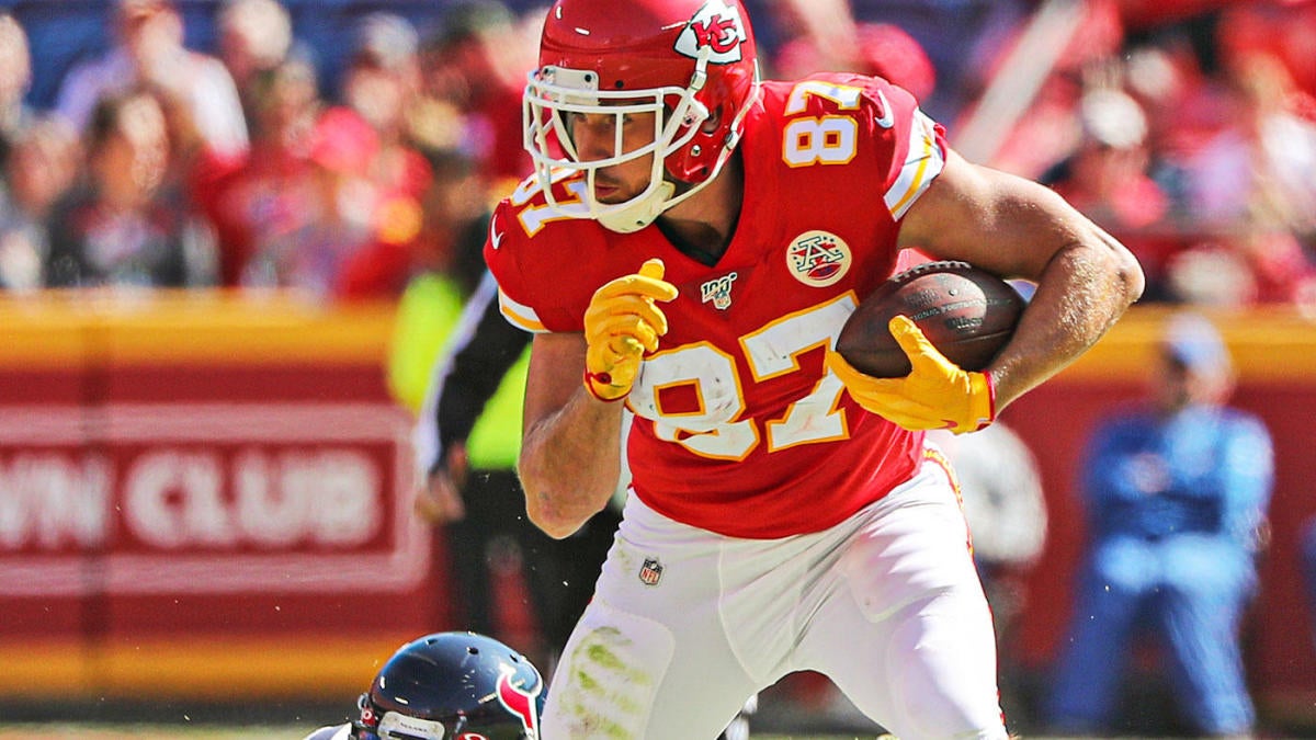 Chiefs TE Travis Kelce teams with DIRECTV for 'Sack the Sunday