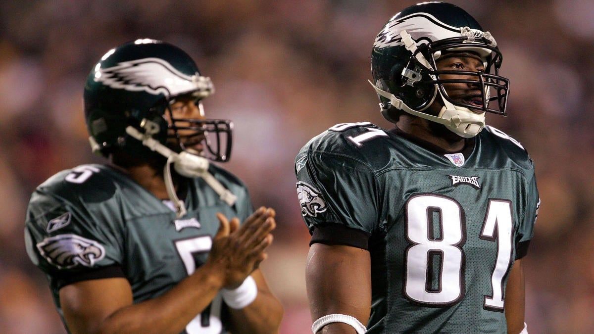 Terrell Owens reignites feud with Donovan McNabb, says he wants to