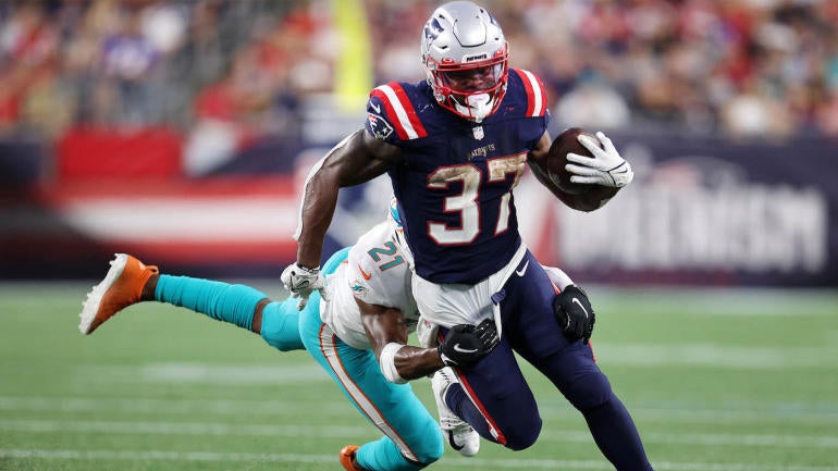 Miami Dolphins v New England Patriots