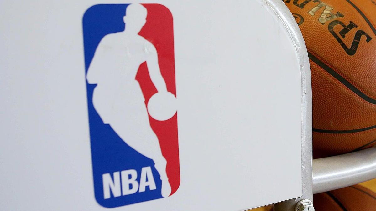 NBA threatens consequences for unvaccinated players unable to travel for games in Canada, per report