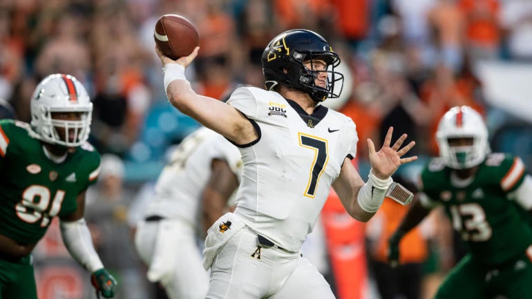 casey-thompson-texas-cbs.jpg