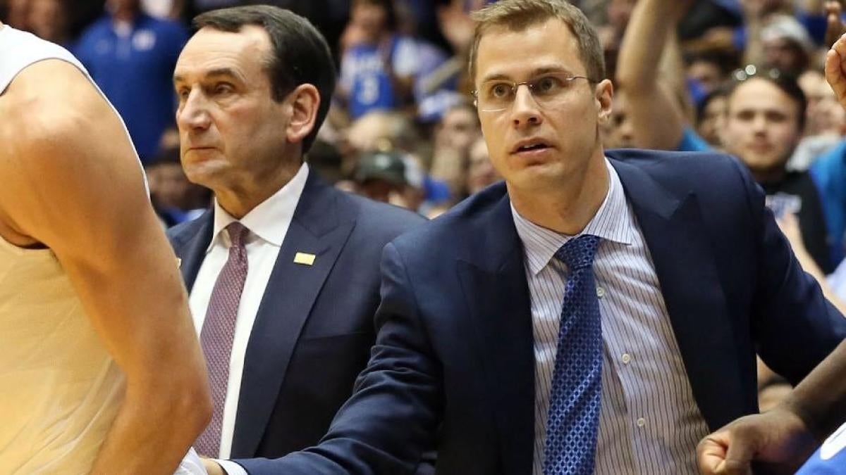 Perubahan pembinaan bola basket perguruan tinggi 2022: Pelacak, rumor, analisis pada korsel pelatih, siapa yang dipekerjakan, dipecat