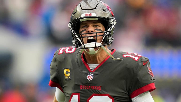 tom-brady-rob-gronkowski-buccaneers-cbs.jpg